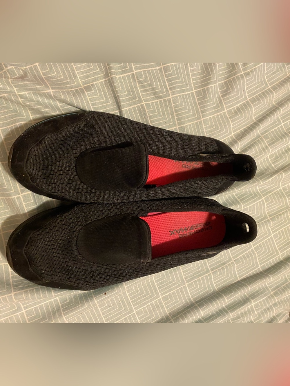 Skechers Black Slip-On Knit Athletic Sneakers with pink Insole